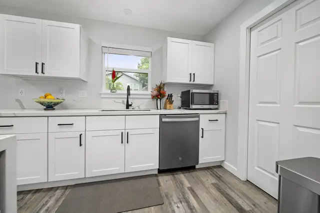 Listing Image for 3804 Lower Honoapiilani Rd B 12 of 44
