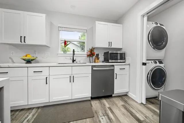 Listing Image for 3804 Lower Honoapiilani Rd B 13 of 44