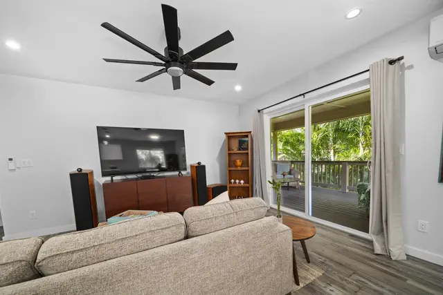 Listing Image for 3804 Lower Honoapiilani Rd B 17 of 44