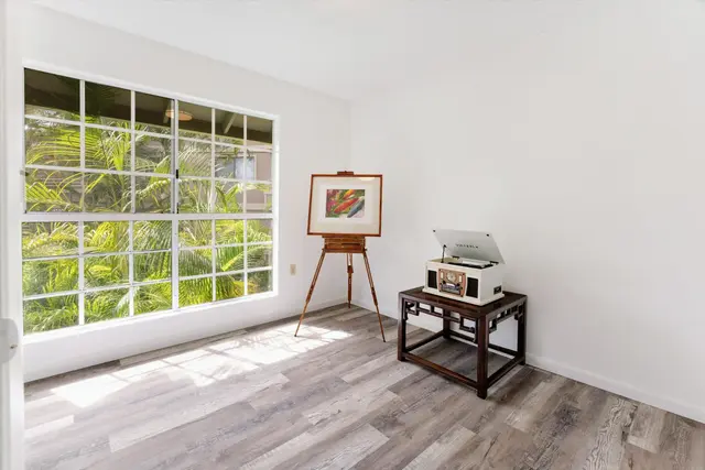 Listing Image for 160 Keonekai Rd 27-201 22 of 41
