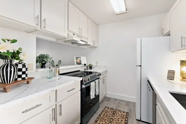 Listing Image for 160 Keonekai Rd 27-201 5 of 41