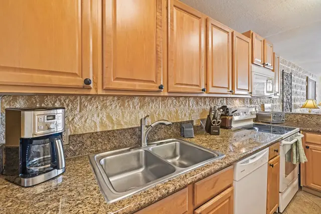 Listing Image for 250 Hauoli St 417 24 of 30