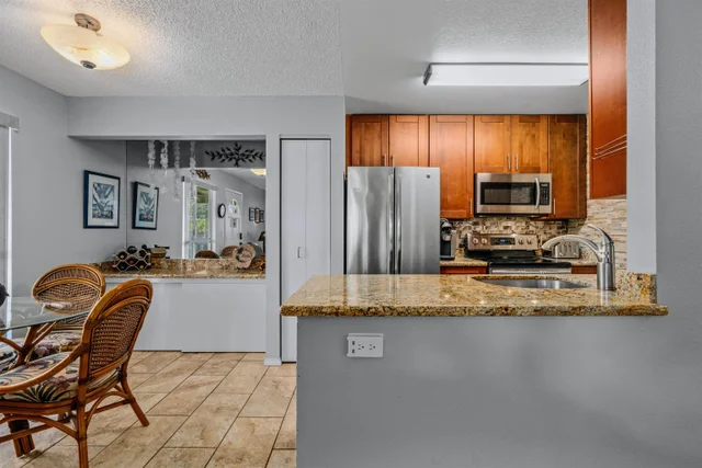 Listing Image for 160 Keonekai Rd 3-203 15 of 32