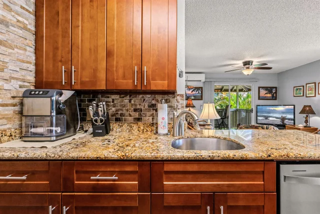 Listing Image for 160 Keonekai Rd 3-203 4 of 32