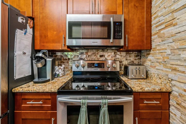 Listing Image for 160 Keonekai Rd 3-203 5 of 32