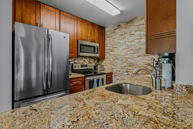 Listing Image for 160 Keonekai Rd 3-203 6 of 32