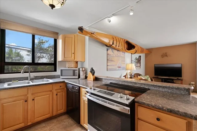 Listing Image for 20 Hauoli St 201 9 of 31