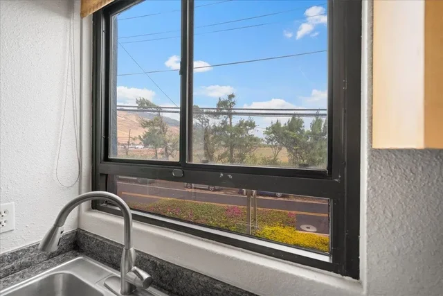 Listing Image for 20 Hauoli St 201 11 of 31