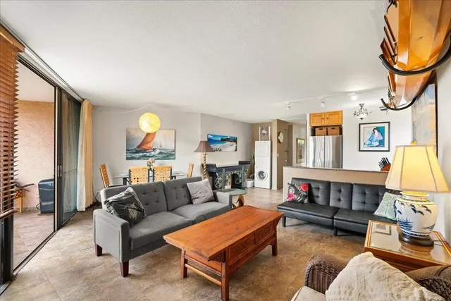 Listing Image for 20 Hauoli St 201 6 of 31