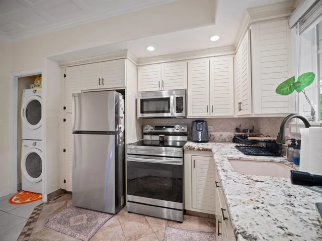 Listing Image for 440 Mikioi Pl 46 of 50