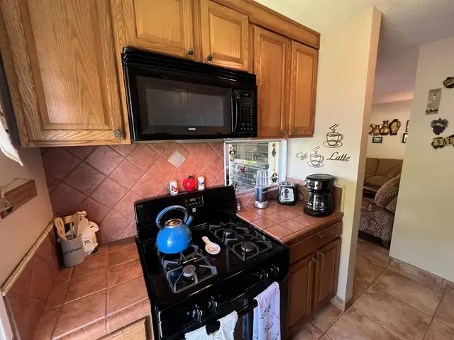 Listing Image for 35 Walaka St L-305 21 of 50