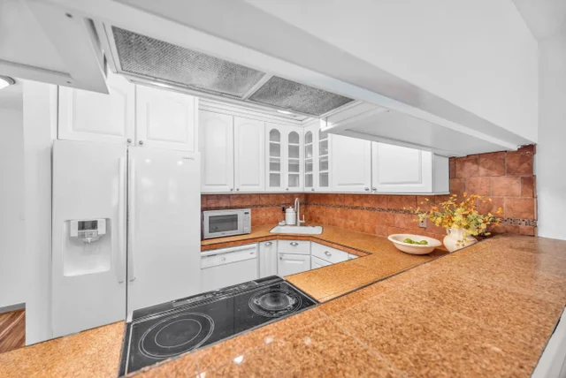 Listing Image for 1450 S Kihei Rd C-204 11 of 35