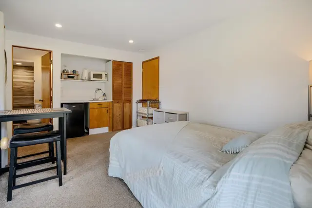 Listing Image for 6 E Waipuilani Rd 16 of 45