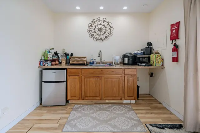 Listing Image for 6 E Waipuilani Rd 21 of 45