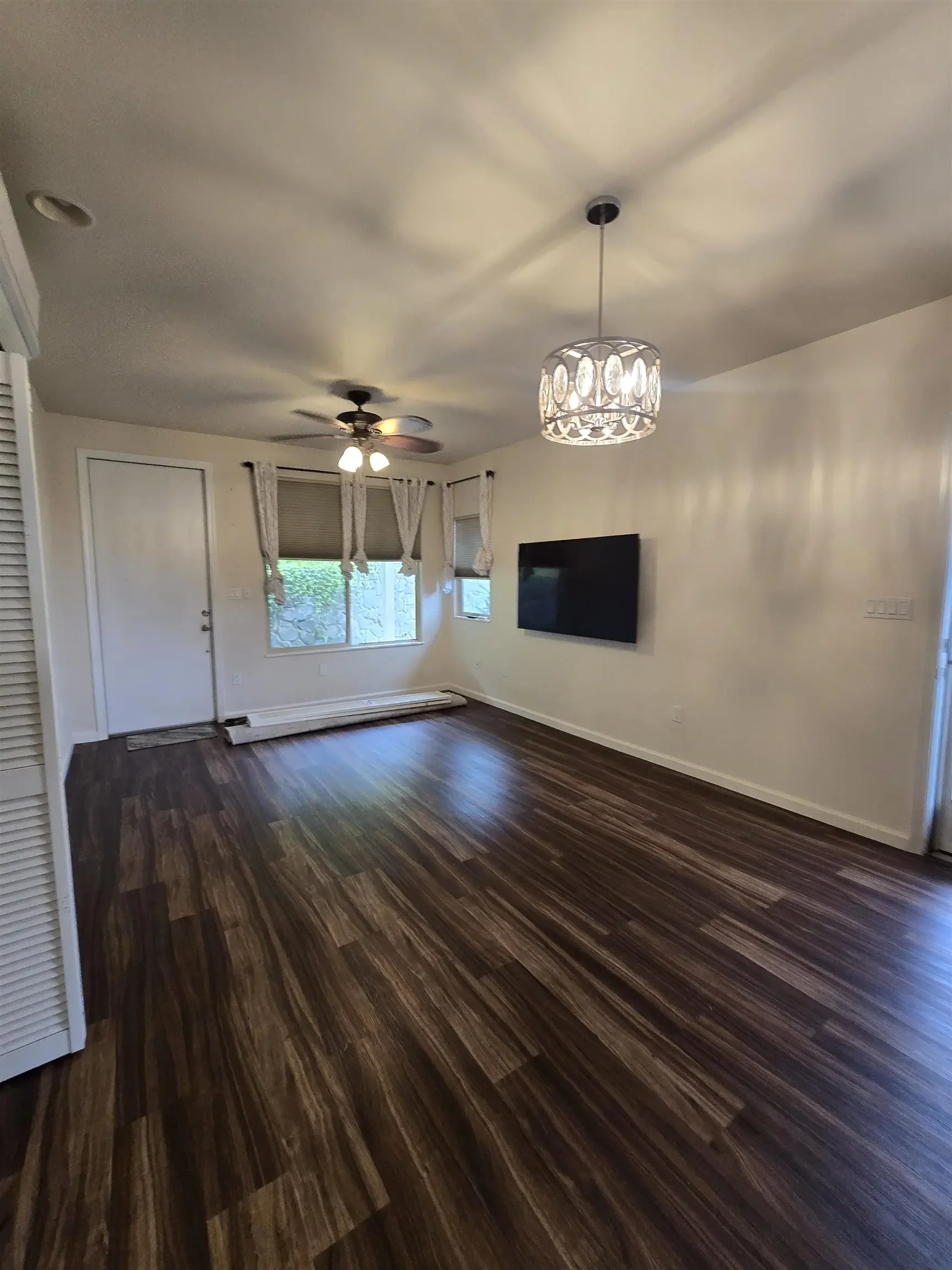 Photo of Listing #409077