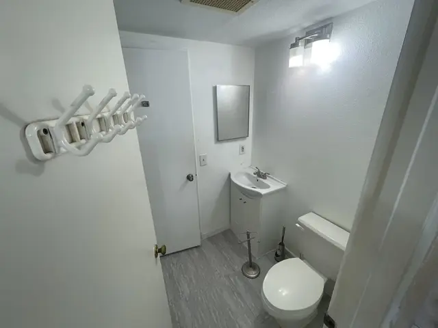Listing Image for 140 Uwapo Rd 11-101 16 of 25
