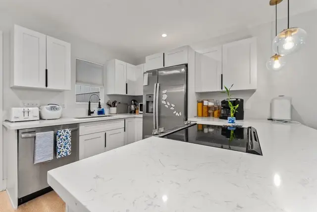 Listing Image for 140 Hoomoku St 10 of 46