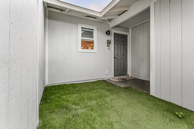 Listing Image for 140 Hoomoku St 5 of 46