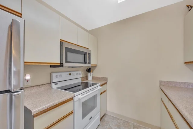 Listing Image for 140 Uwapo Rd 9-202 6 of 31