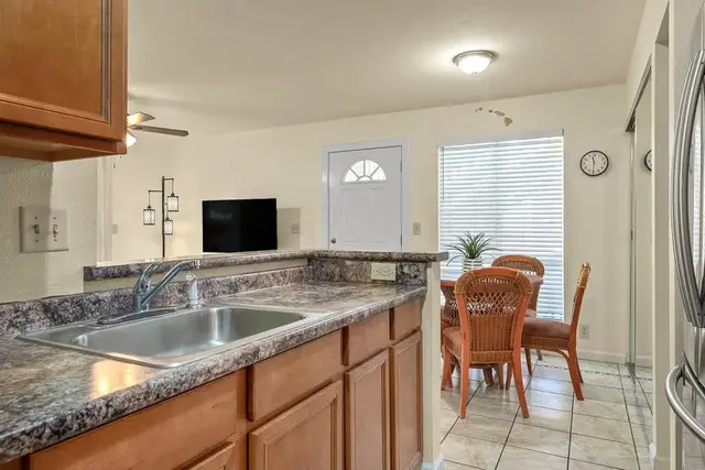 Listing Image for 480 Kenolio Rd 21-101 27 of 47