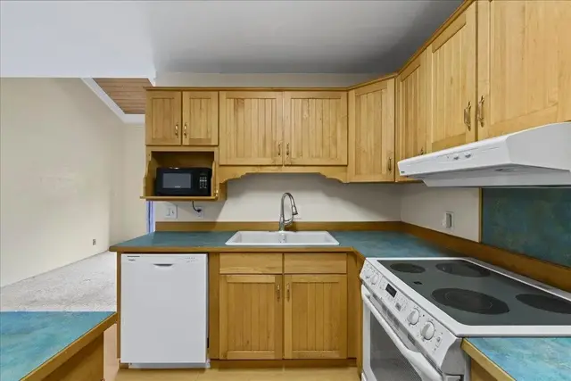 Listing Image for 2180 Vineyard St 308 17 of 41