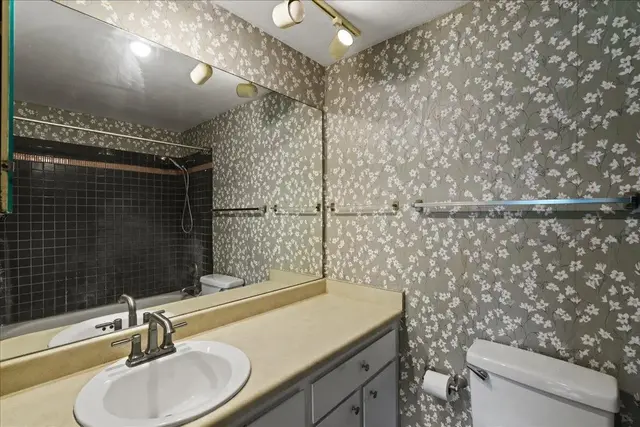 Listing Image for 2180 Vineyard St 308 23 of 41