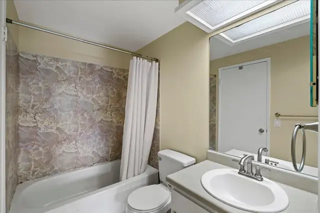 Listing Image for 2180 Vineyard St 308 26 of 41