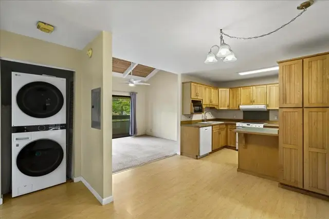 Listing Image for 2180 Vineyard St 308 4 of 41