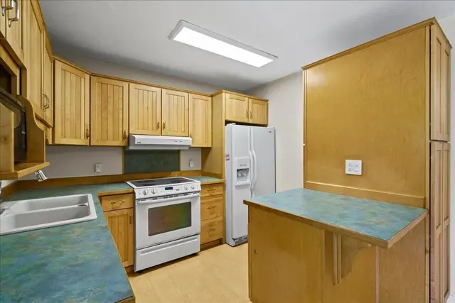 Listing Image for 2180 Vineyard St 308 6 of 41