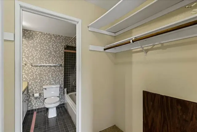 Listing Image for 2180 Vineyard St 308 9 of 41