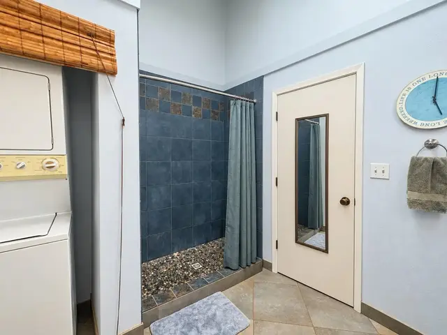 Listing Image for 100 Lio Pl N-4 25 of 37
