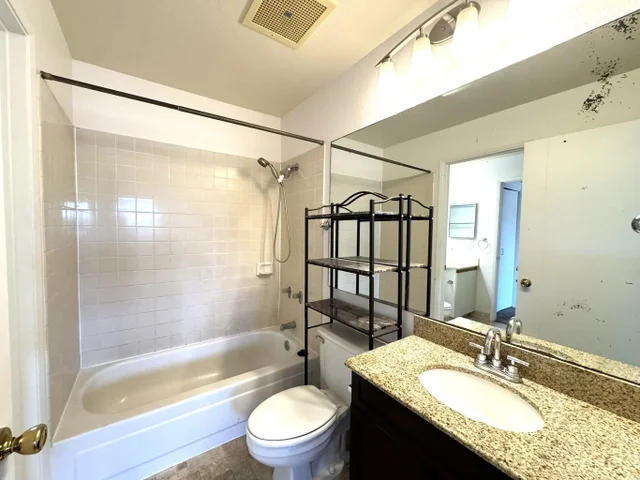 Listing Image for 140 Uwapo Rd 56-204 18 of 40