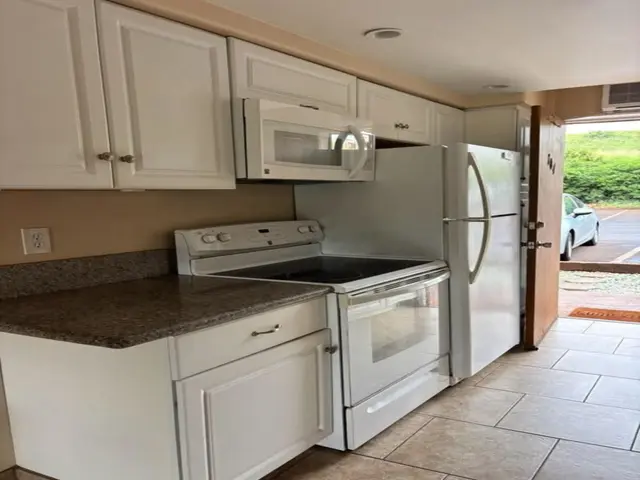 Listing Image for 3660 Lower Honoapiilani Rd 104 4 of 10