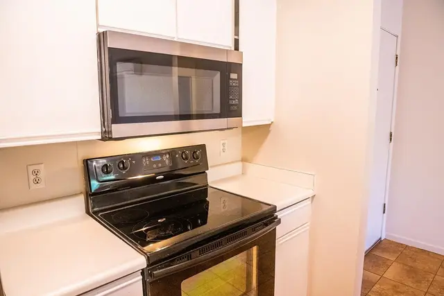 Listing Image for 80 Kunihi Ln 412 11 of 27