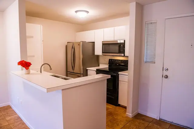 Listing Image for 80 Kunihi Ln 412 8 of 27