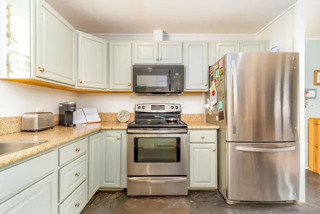 Listing Image for 93 Maluhia Dr A 11 of 24