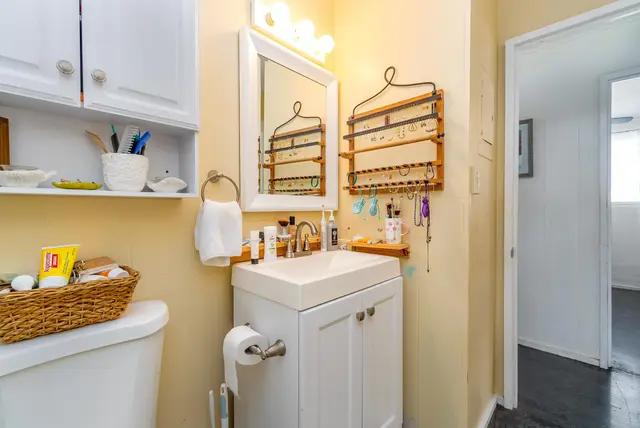 Listing Image for 93 Maluhia Dr A 14 of 24