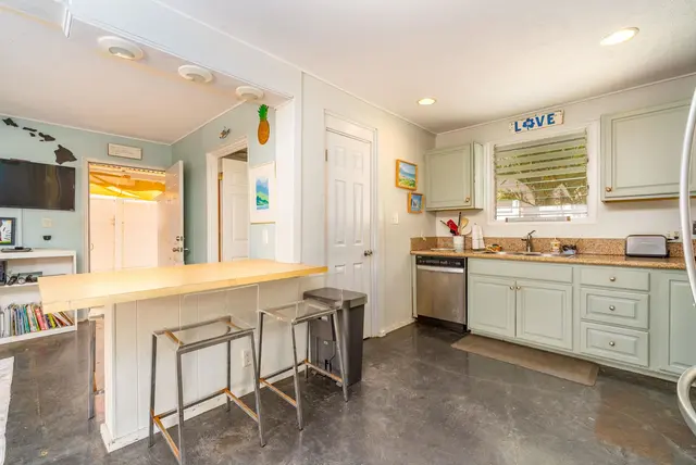 Listing Image for 93 Maluhia Dr A 8 of 24