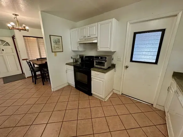Listing Image for 480 Kenolio Rd G 12 of 27