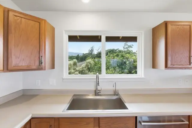 Listing Image for 32 Piina Pl 22 of 34