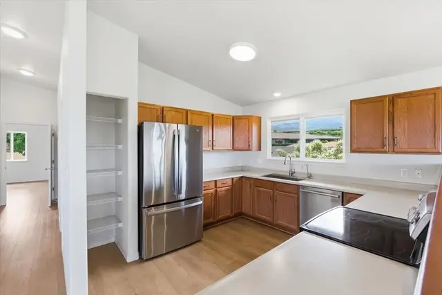 Listing Image for 32 Piina Pl 23 of 34