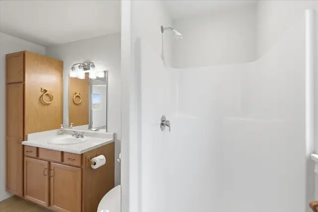 Listing Image for 32 Piina Pl 25 of 34