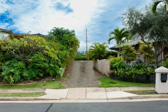 Listing Image for 389 Kualono Pl 4 of 13