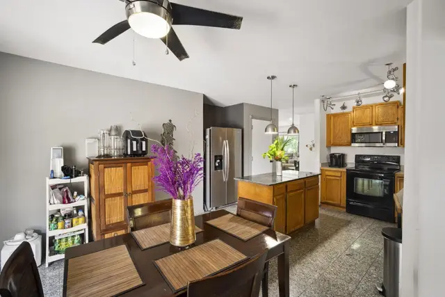 Listing Image for 620 Kuu Home Pl 10 of 44