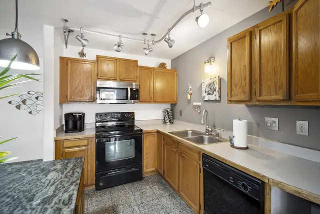 Listing Image for 620 Kuu Home Pl 12 of 44