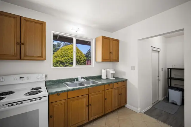 Listing Image for 620 Kuu Home Pl 28 of 44