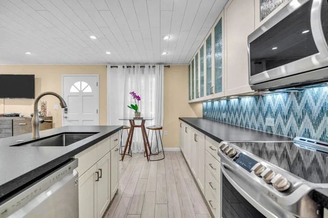 Listing Image for 160 Keonekai Rd 8-103 12 of 50