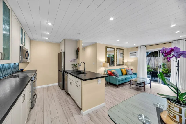 Listing Image for 160 Keonekai Rd 8-103 13 of 50