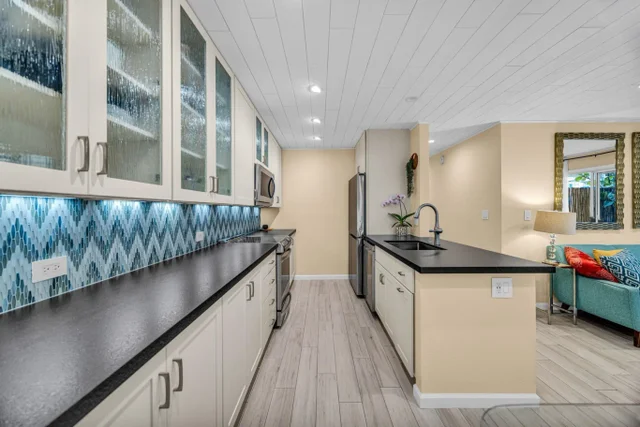 Listing Image for 160 Keonekai Rd 8-103 14 of 50