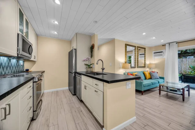 Listing Image for 160 Keonekai Rd 8-103 16 of 50